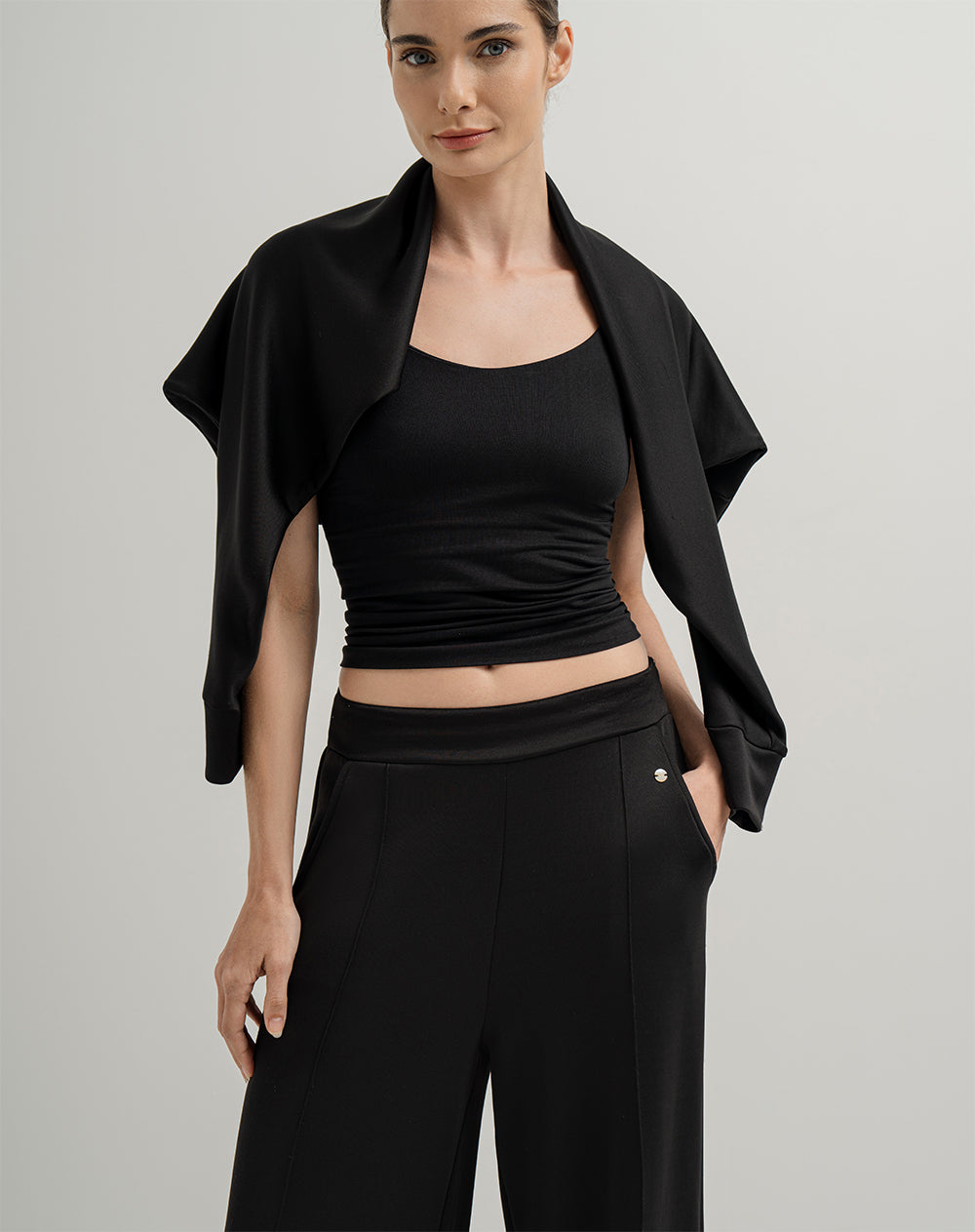 Pantalón tiro alto negro para mujer
