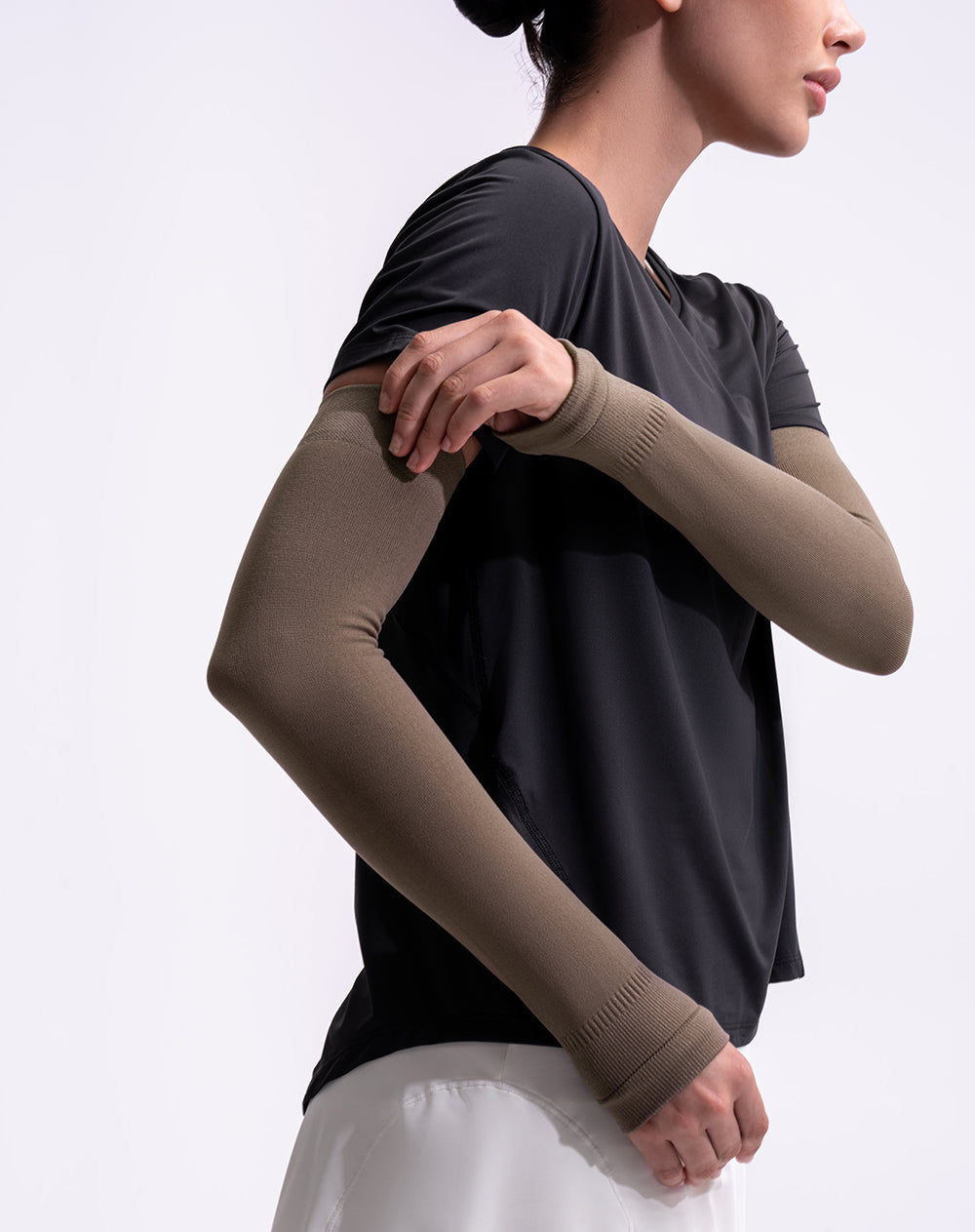 Mangas deportivas microfibra café unisex