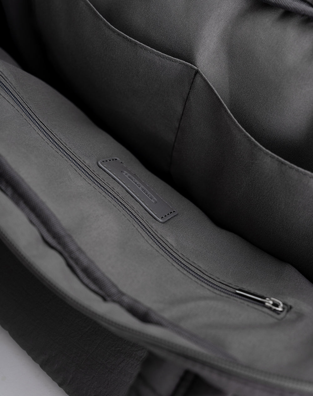 Bolso acolchado duffle gris