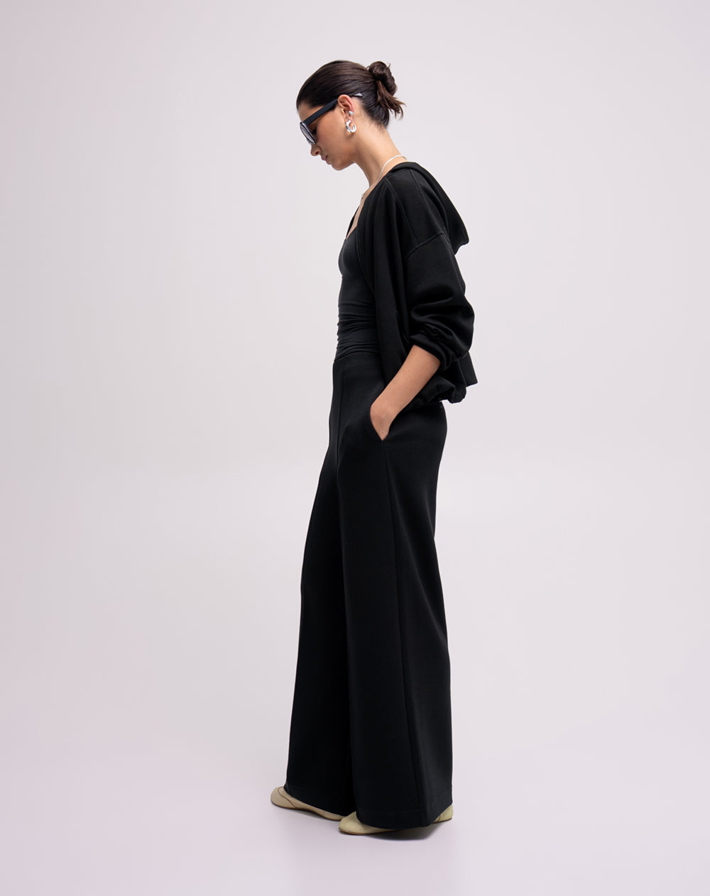 Pantalón confort wide leg tiro medio negro mujer