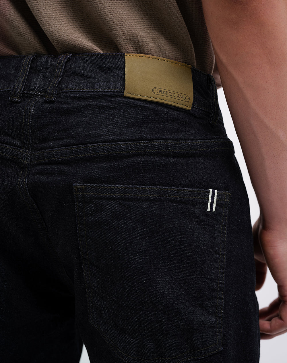 Jean recto índigo oscuro hombre