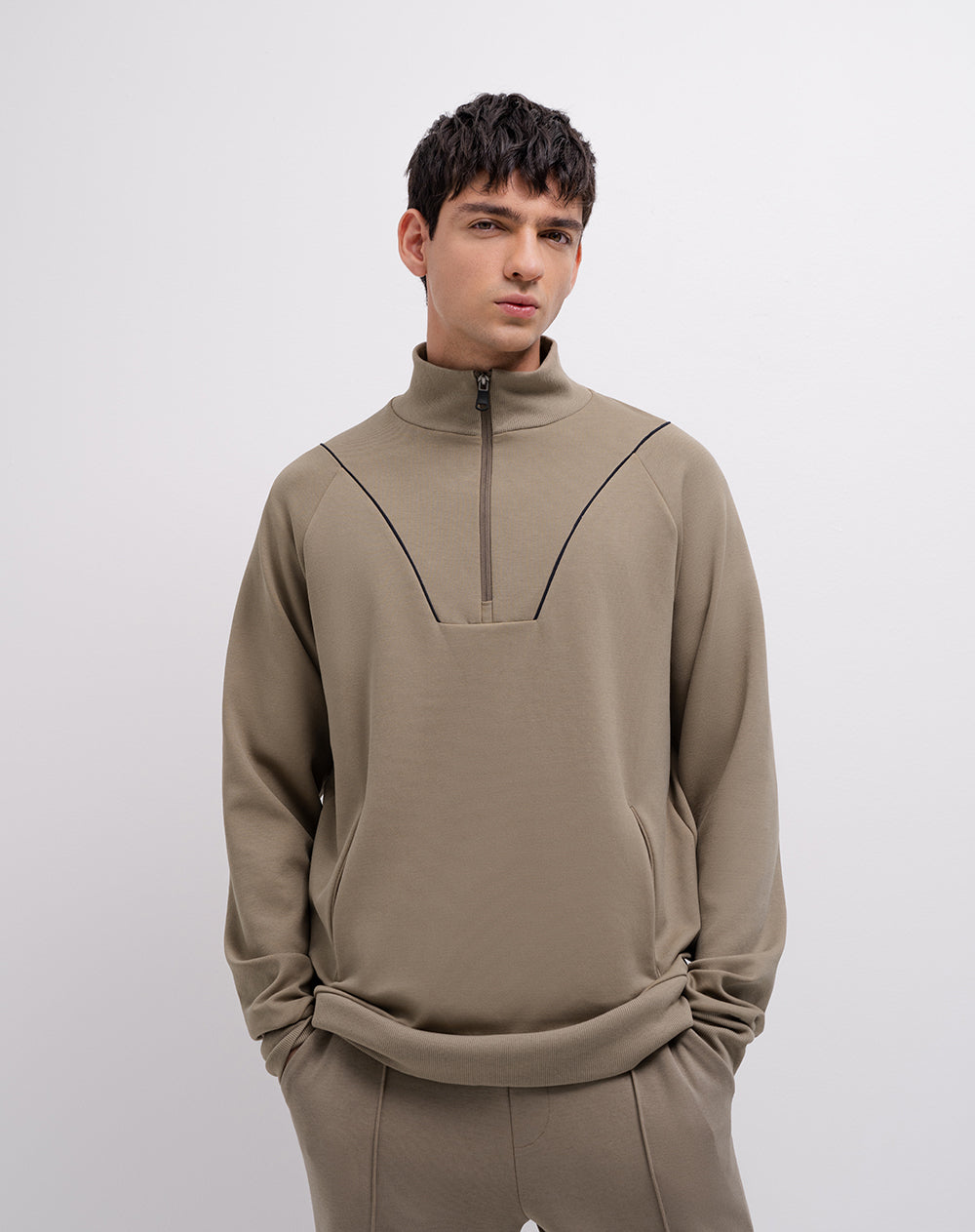 Buzo confort regular café hombre