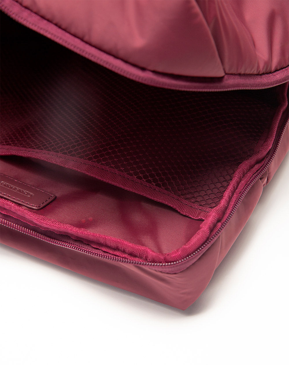 Estuche vinotinto