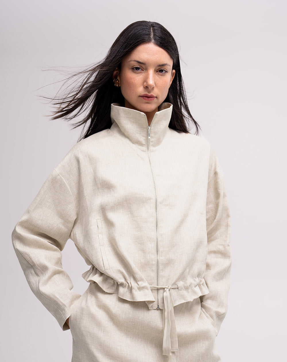Chaqueta loose cuello alto en lino habana mujer