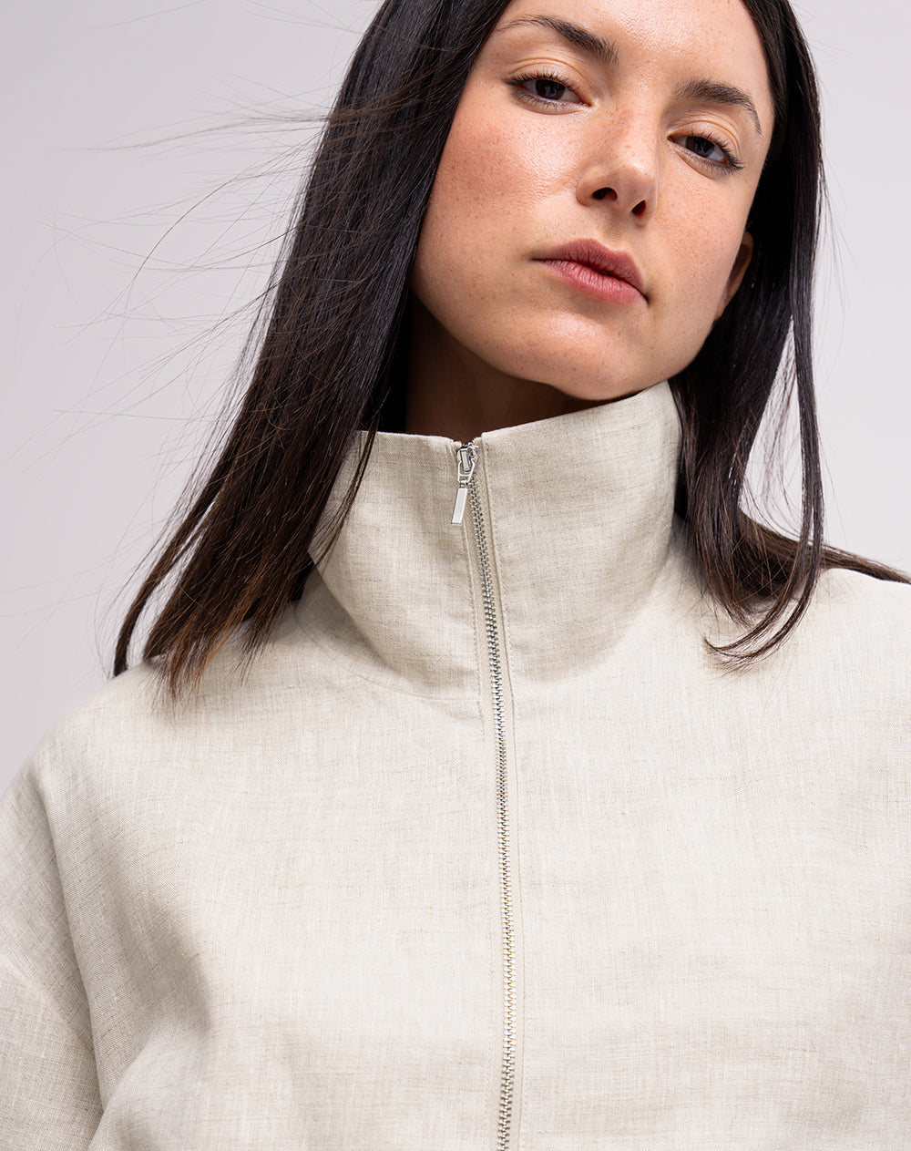 Chaqueta loose cuello alto en lino habana mujer