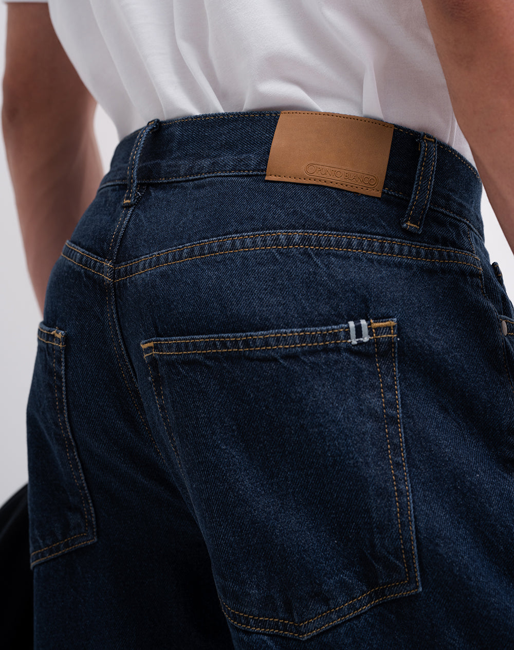 Jean recto índigo oscuro hombre