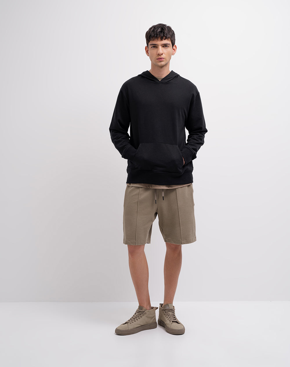 Bermuda regular confort café hombre