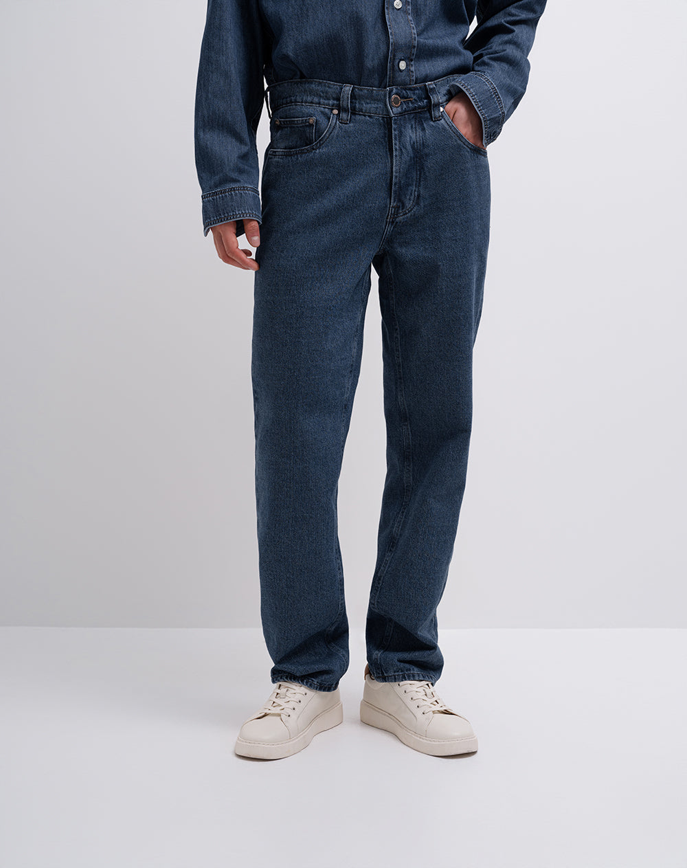 Jean recto índigo oscuro hombre