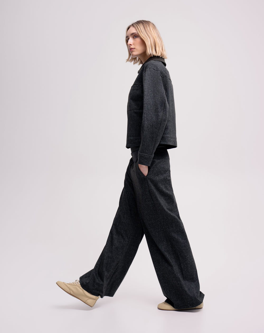Pantalón confort gris mujer