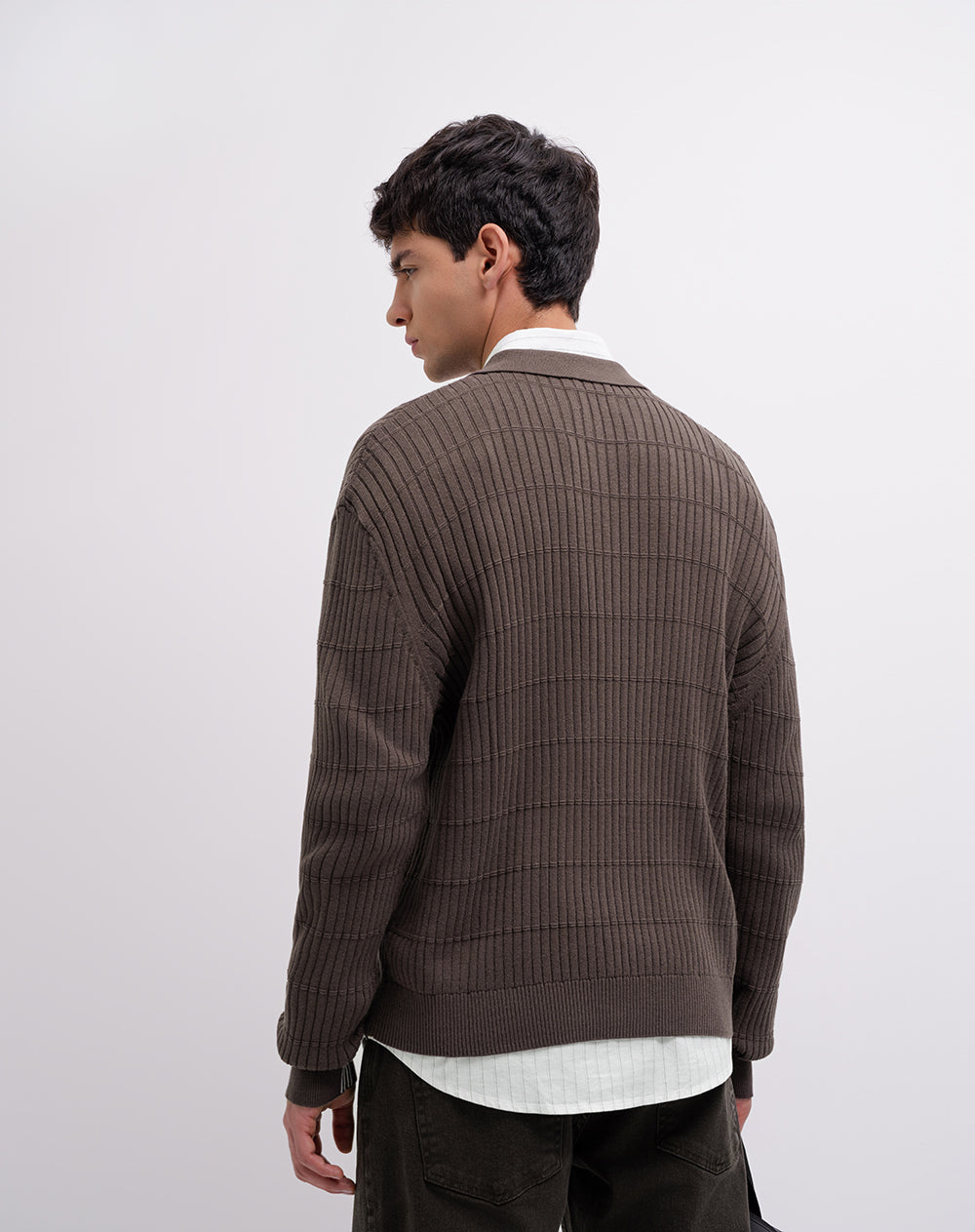 Suéter regular tejido de punto algodón café hombre