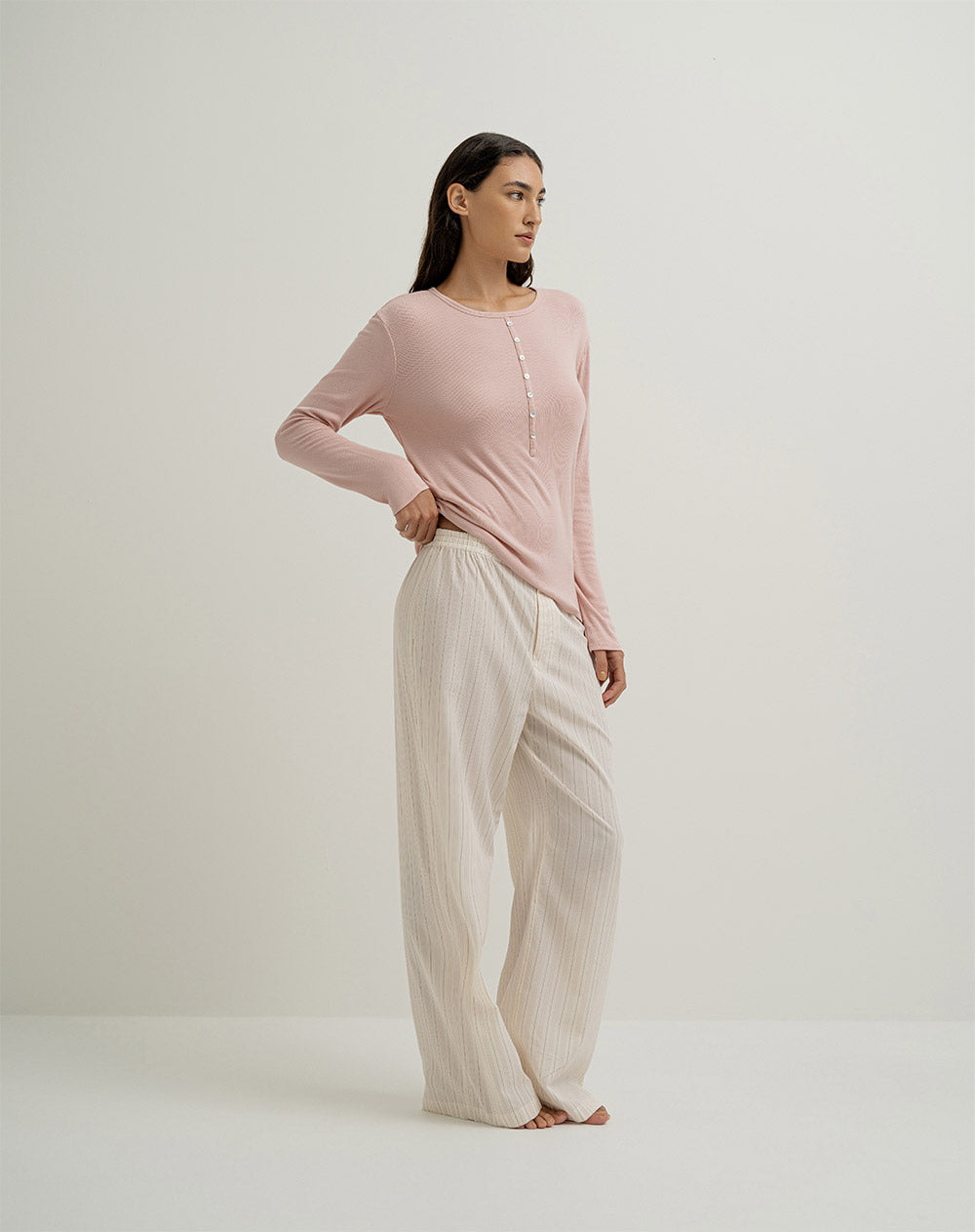 Camibuzo en algodón sostenible botones en cuello lila para mujer