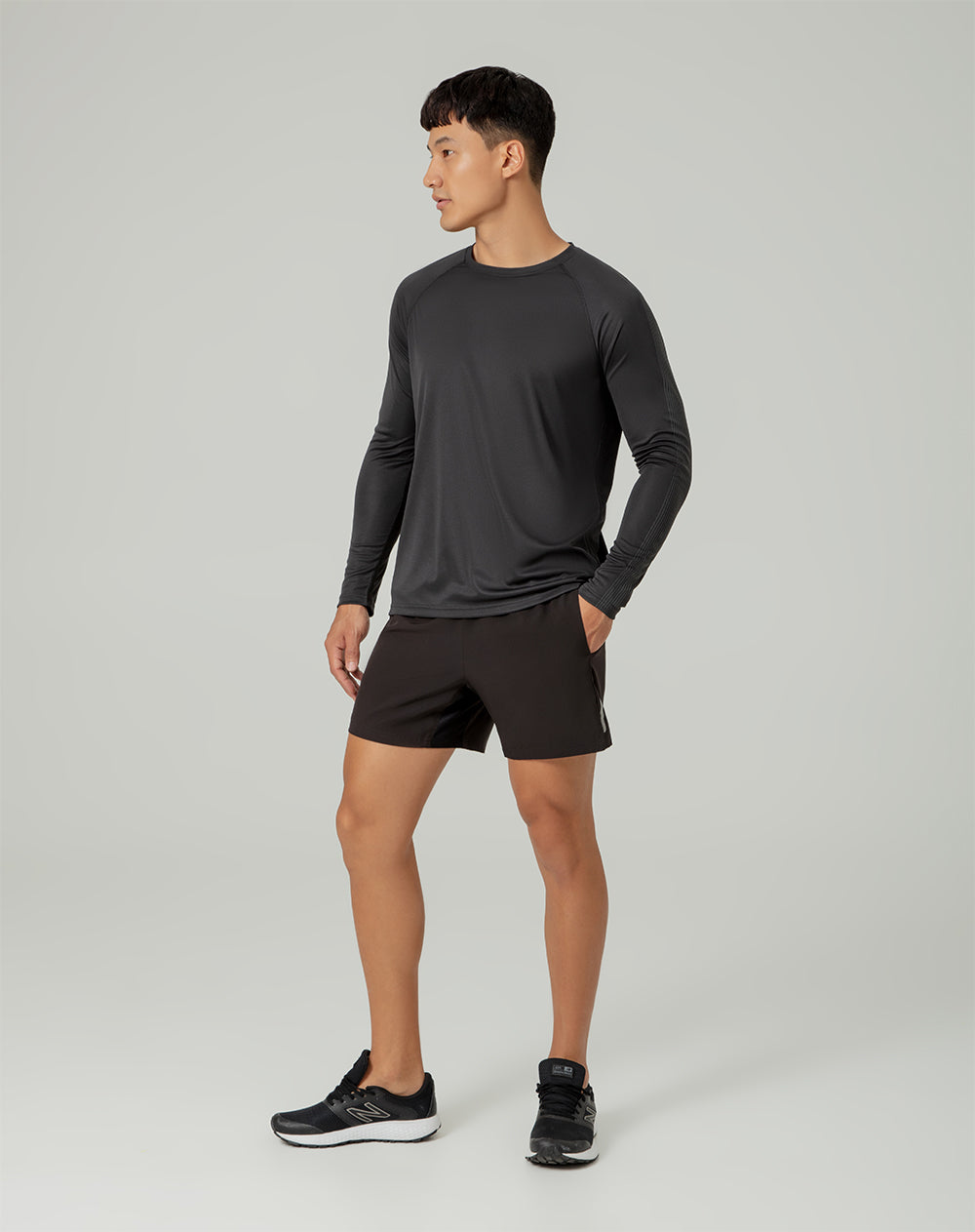 Camiseta slim fit manga larga negra