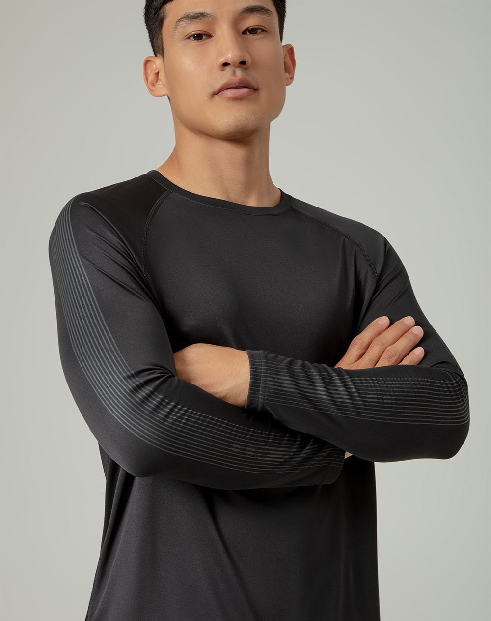 Camiseta slim fit manga larga negra