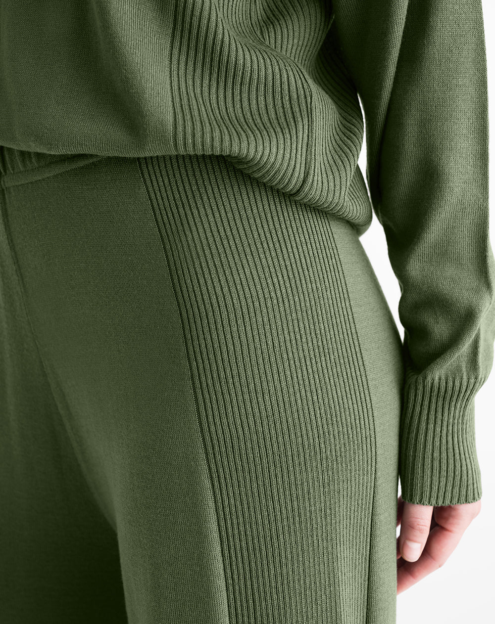Pantalón confort fit tiro medio tejido de punto verde mujer
