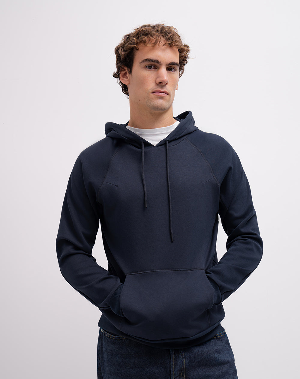 Buzo confort tipo hoddie azul hombre