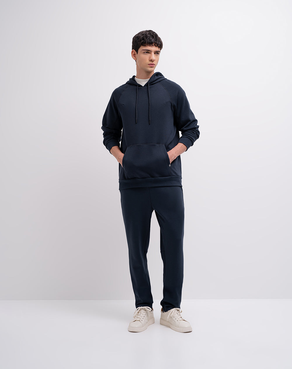 Buzo regular tipo hoddie azul hombre