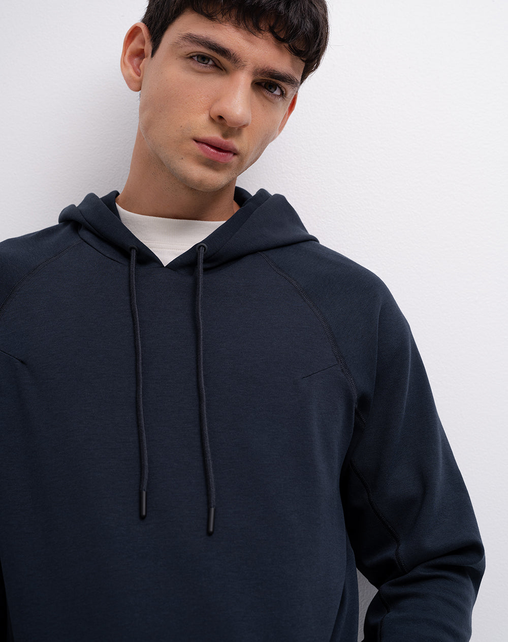 Buzo regular tipo hoddie azul hombre