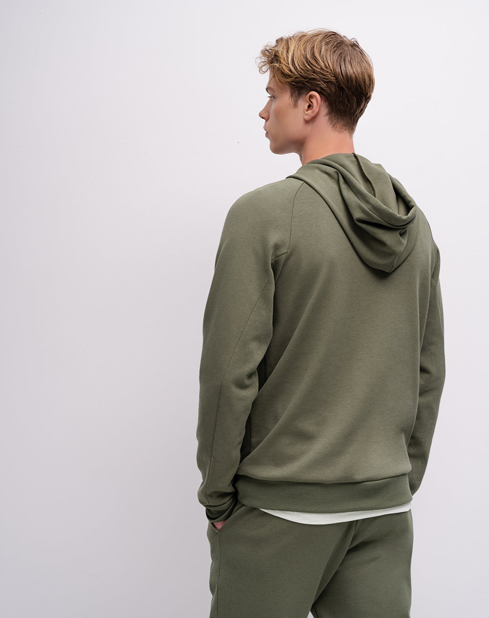 Buzo regular tipo hoddie verde hombre