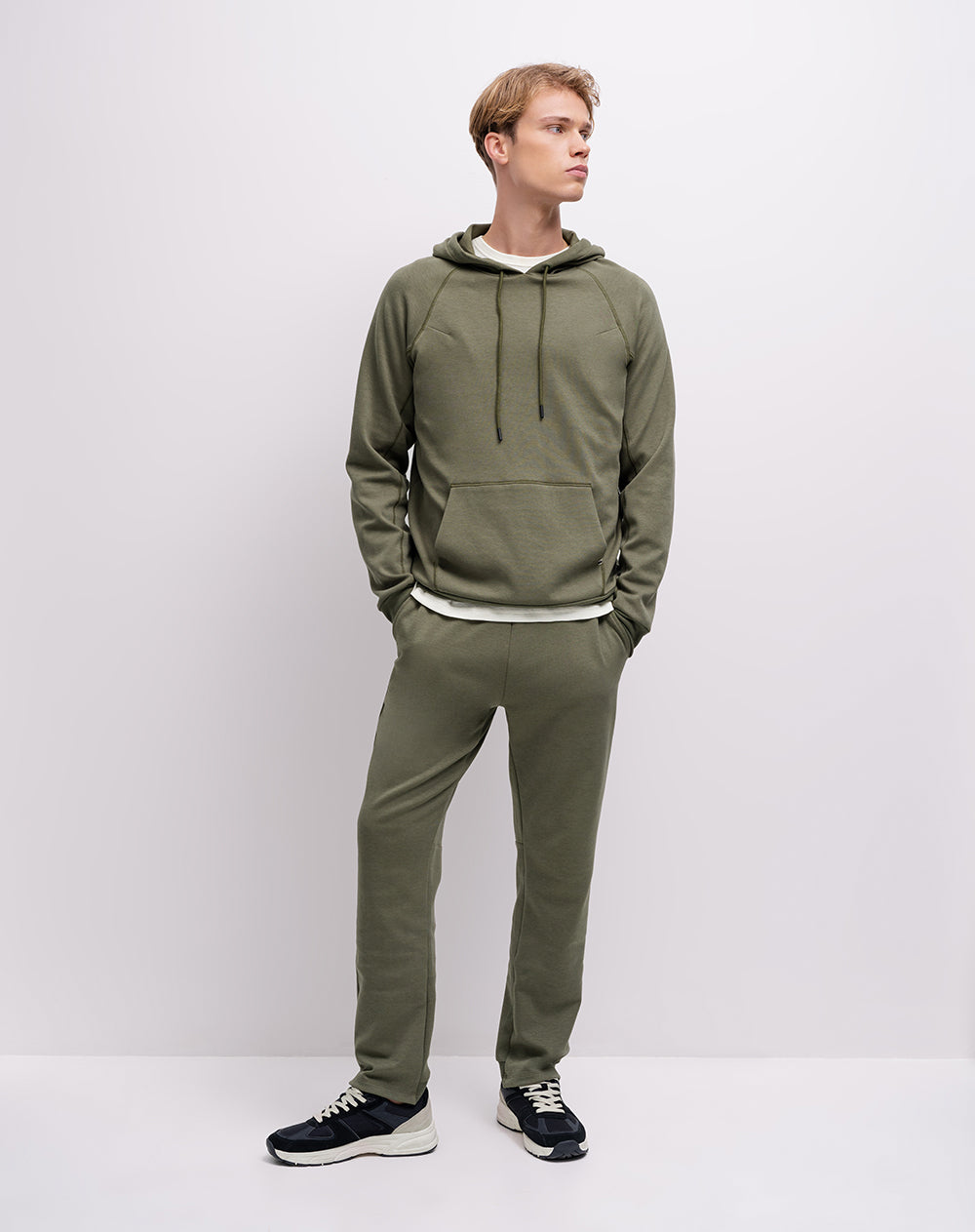 Buzo regular tipo hoddie verde hombre