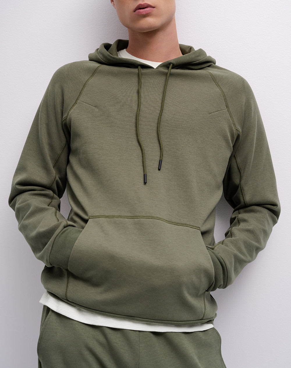 Buzo regular tipo hoddie verde hombre