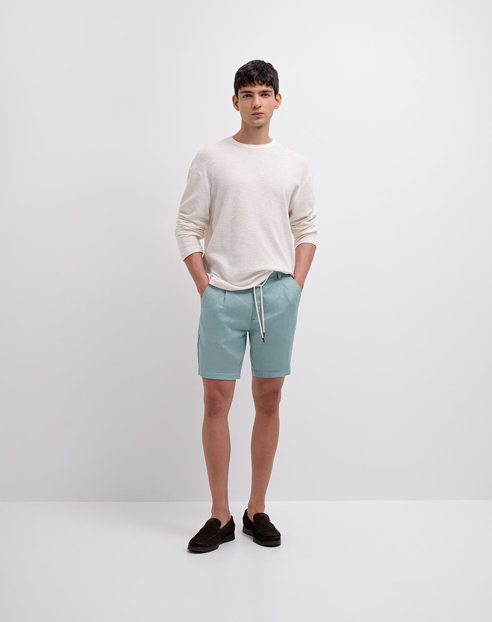 Bermuda regular fit en lino azul