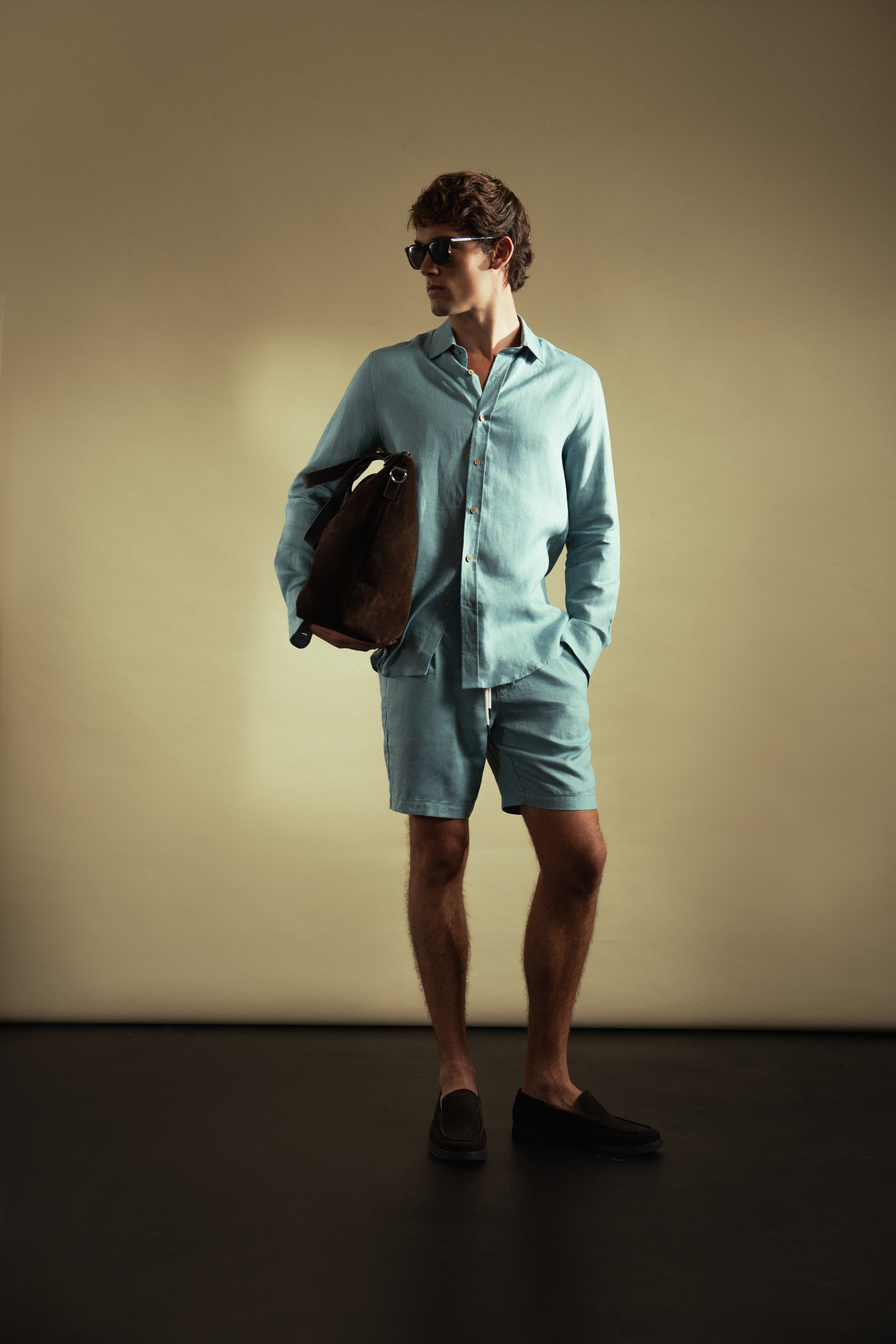 Bermuda regular fit en lino azul
