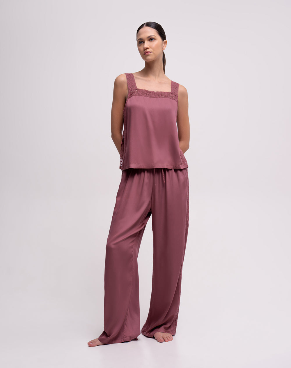 Pantalón relaxed fit tiro alto palo de rosa