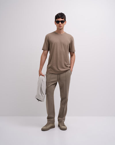 Pantalón confort regular café hombre