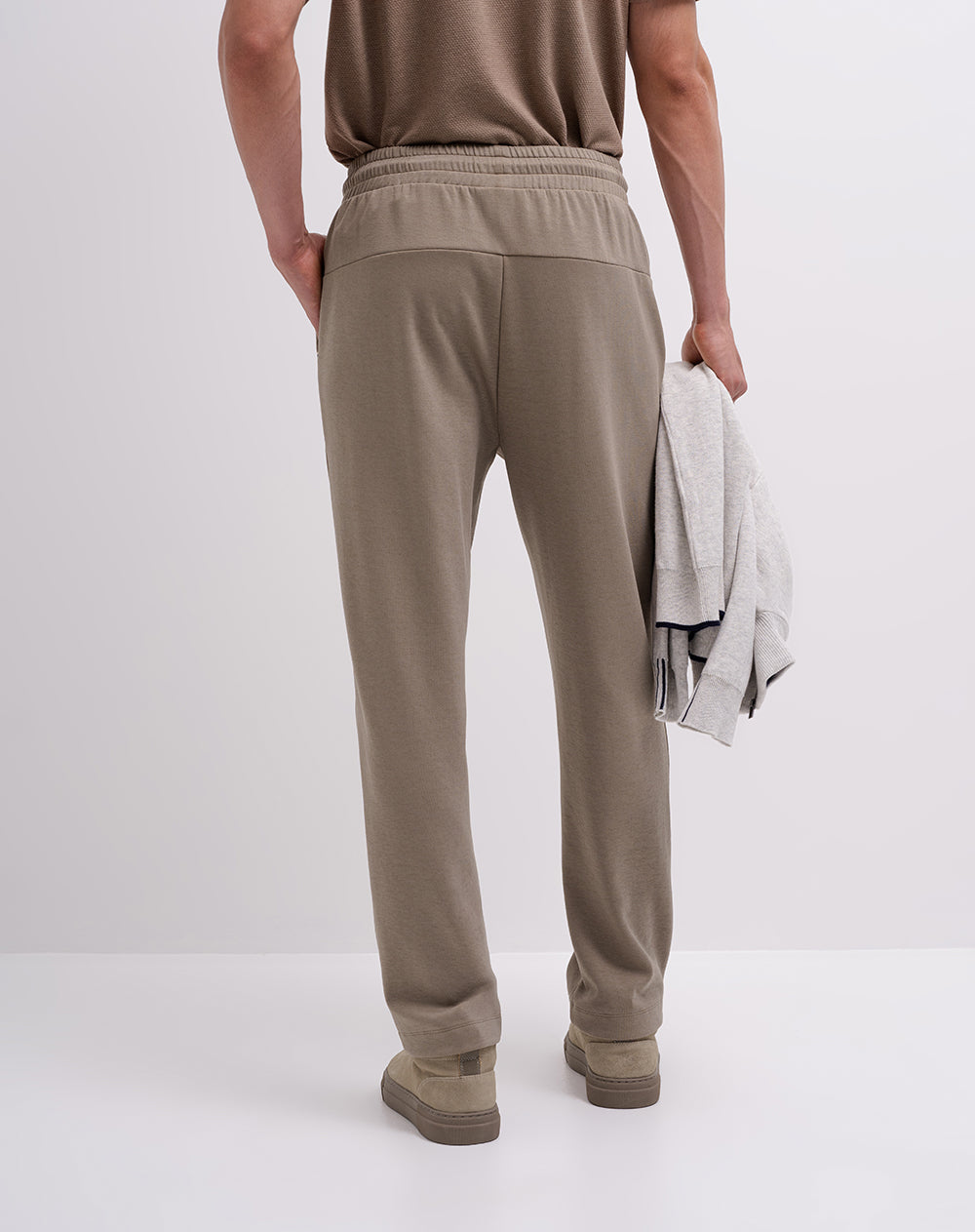 Pantalón regular confort café hombre