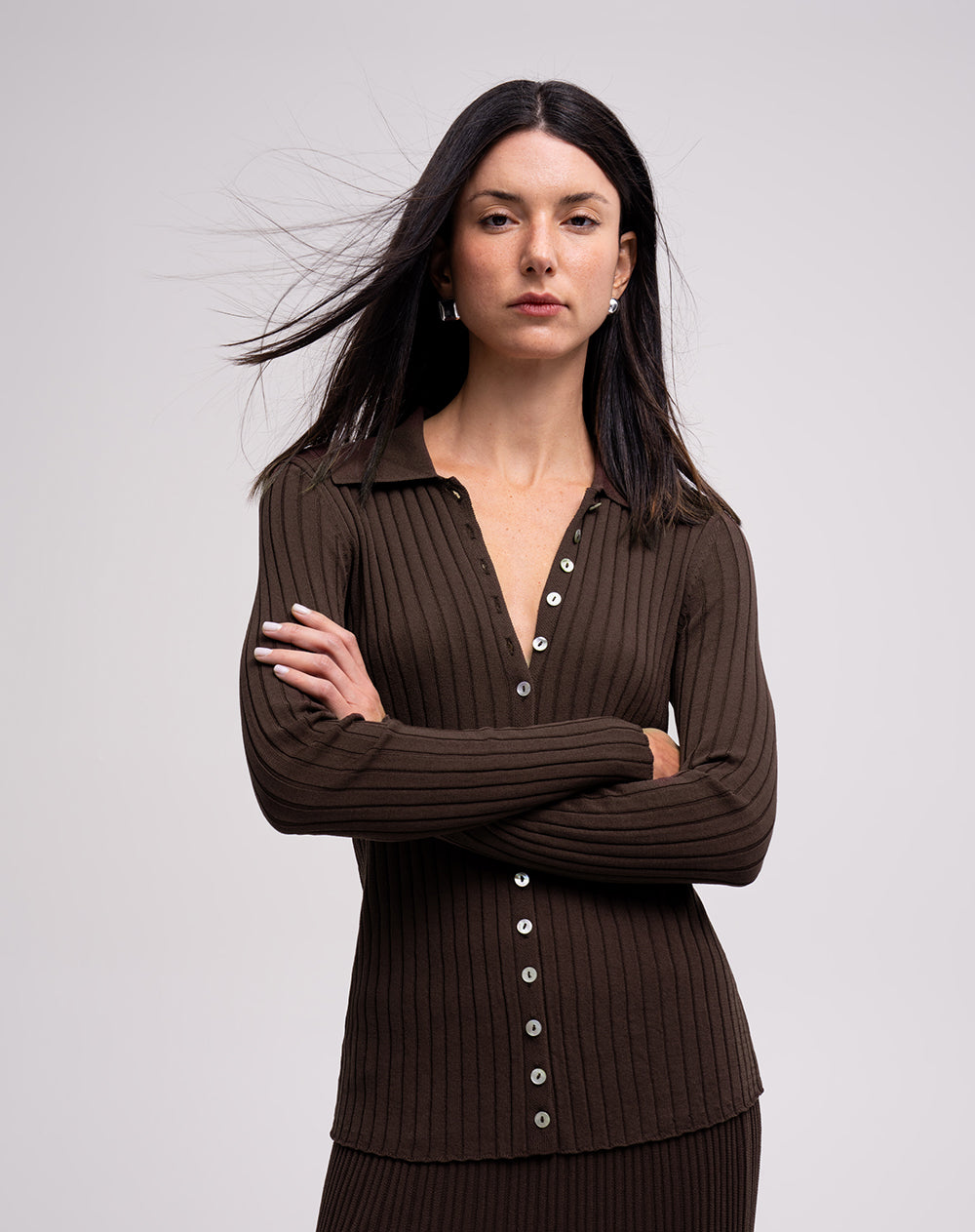 Suéter loose tejido café mujer