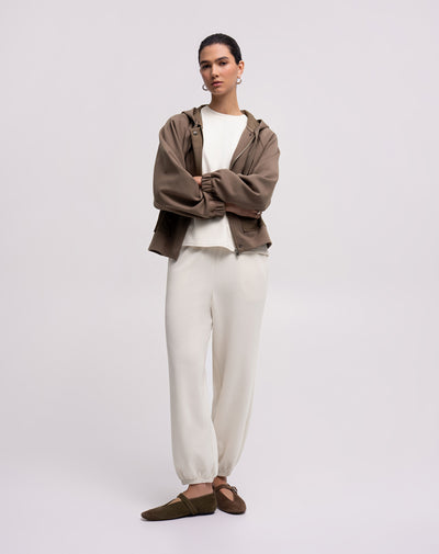 Jogger confort tiro medio habano mujer