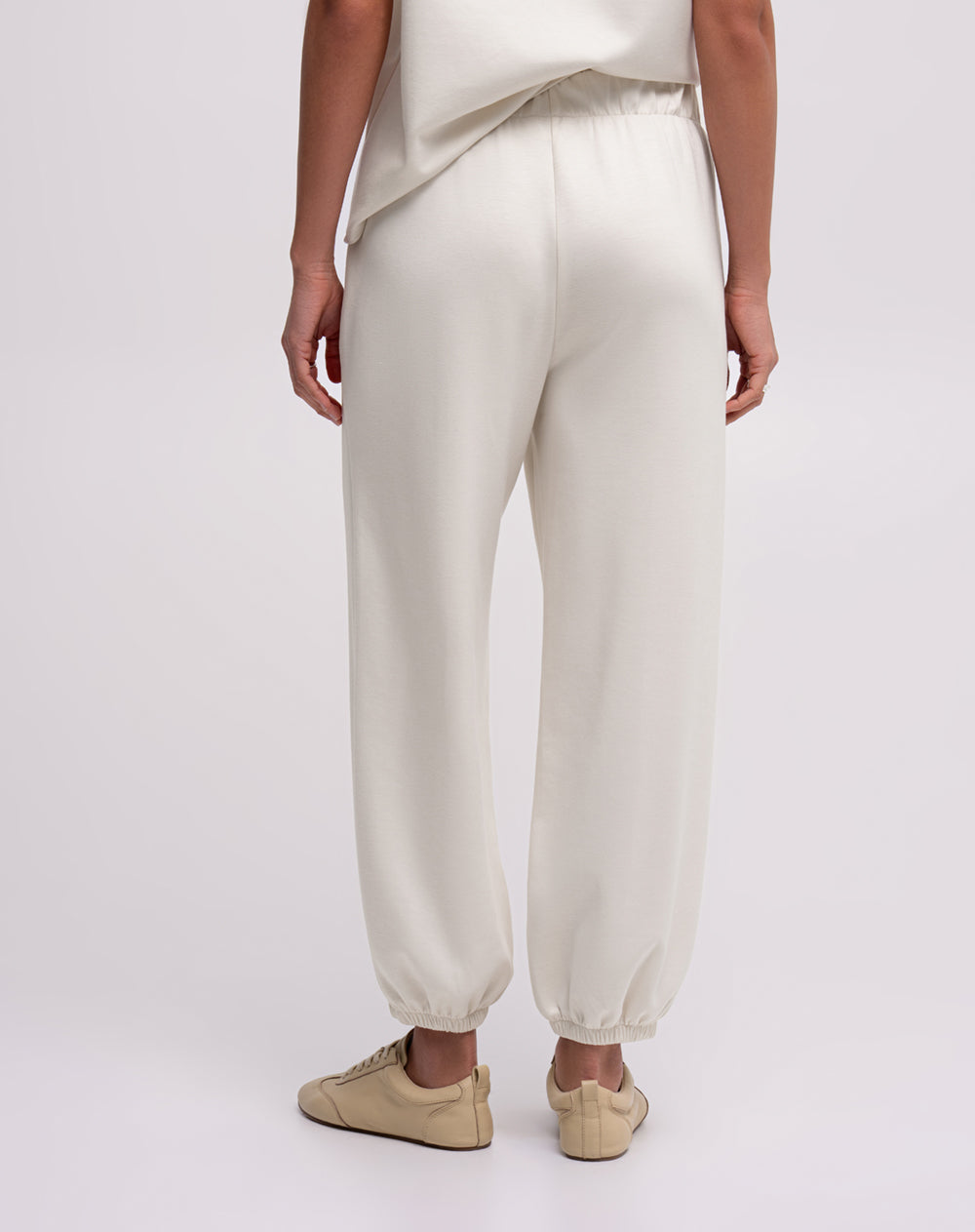 Jogger balloon bota resortada tiro medio habano mujer