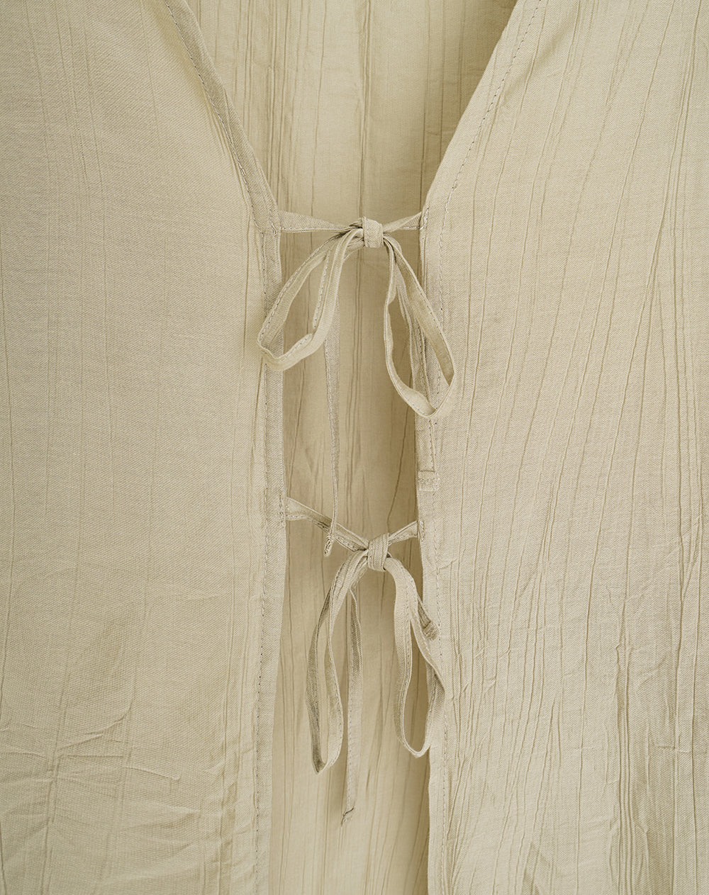 Blusa anudada efecto arrugado caqui mujer