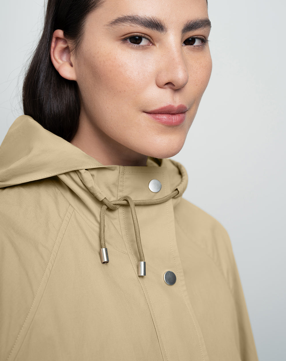 Chaqueta oversized con capucha kaki
