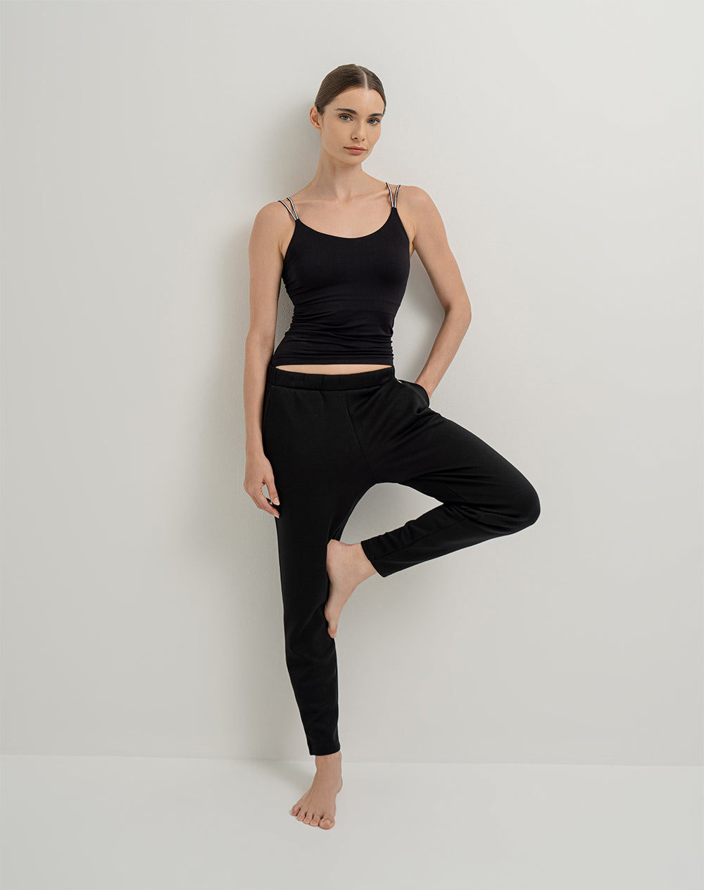 Jogger tiro alto negro para mujer