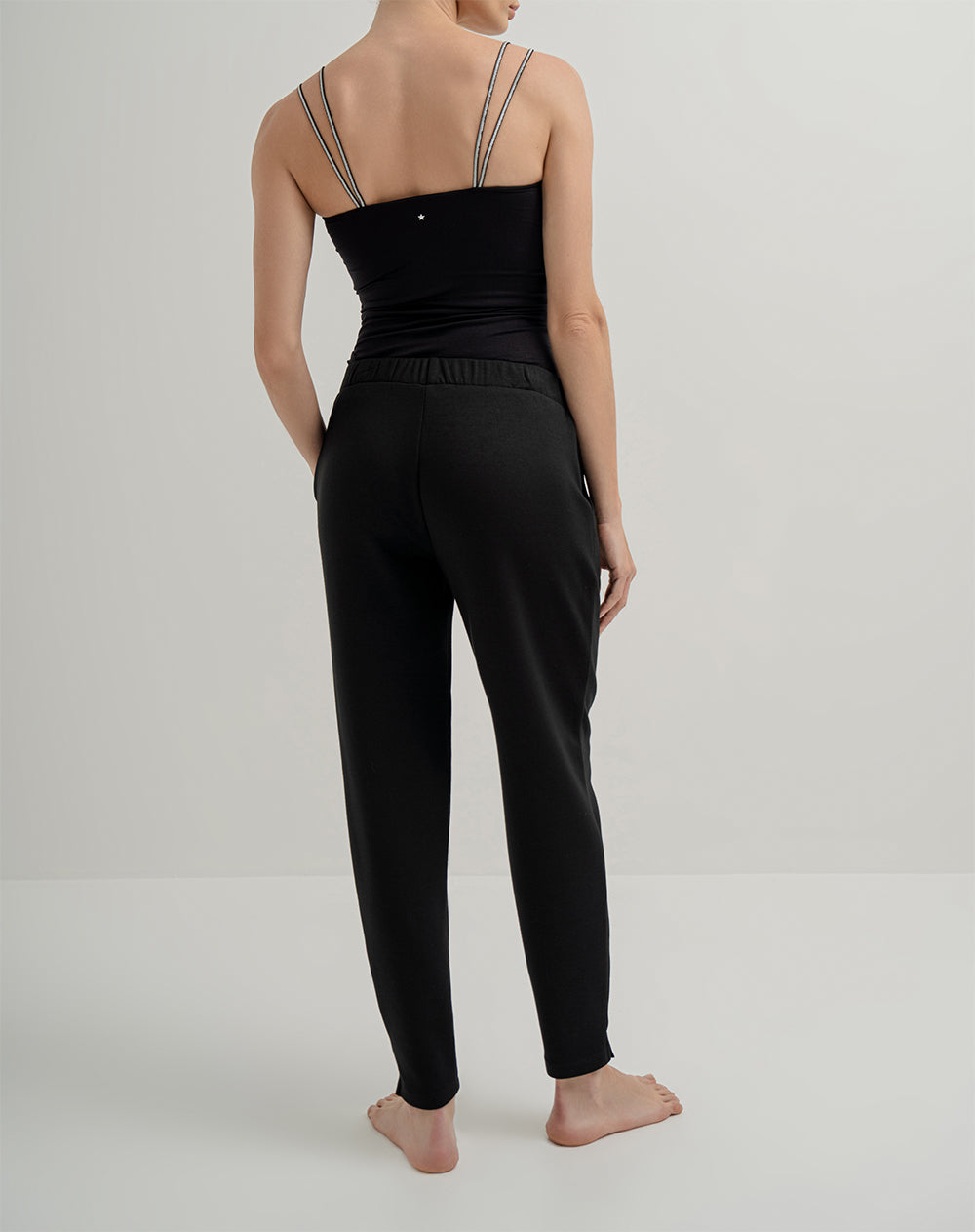 Jogger tiro alto negro para mujer