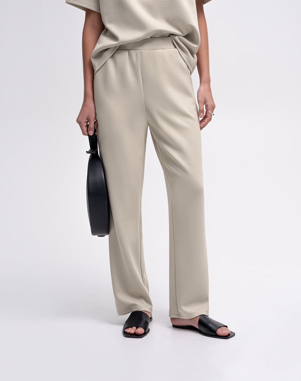 Pantalón relaxed fit tiro medio arena