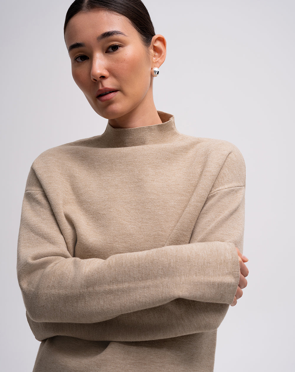 Suéter regular tejido de punto beige mujer