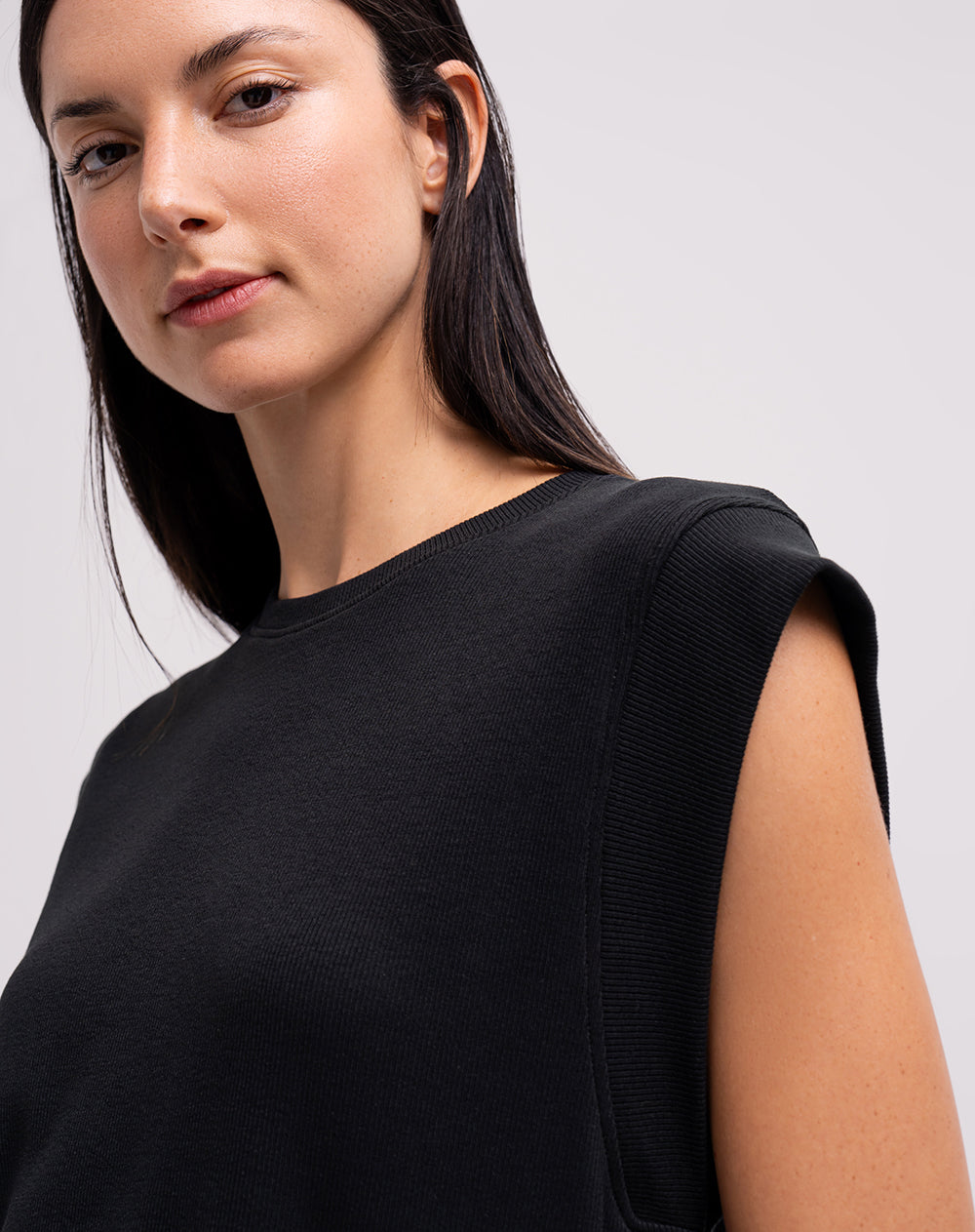 Camiseta regular rib algodón negra mujer