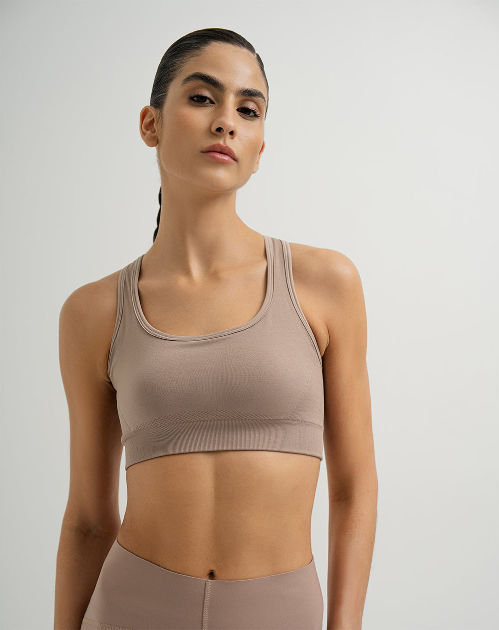 Top deportivo soporte alto seamless sin costura cáfe