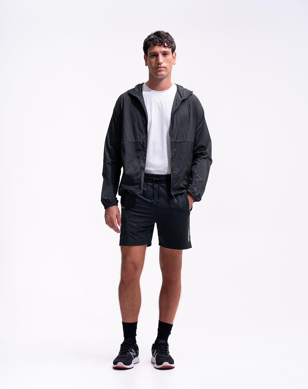 Pantaloneta deportiva control humedad negra hombre