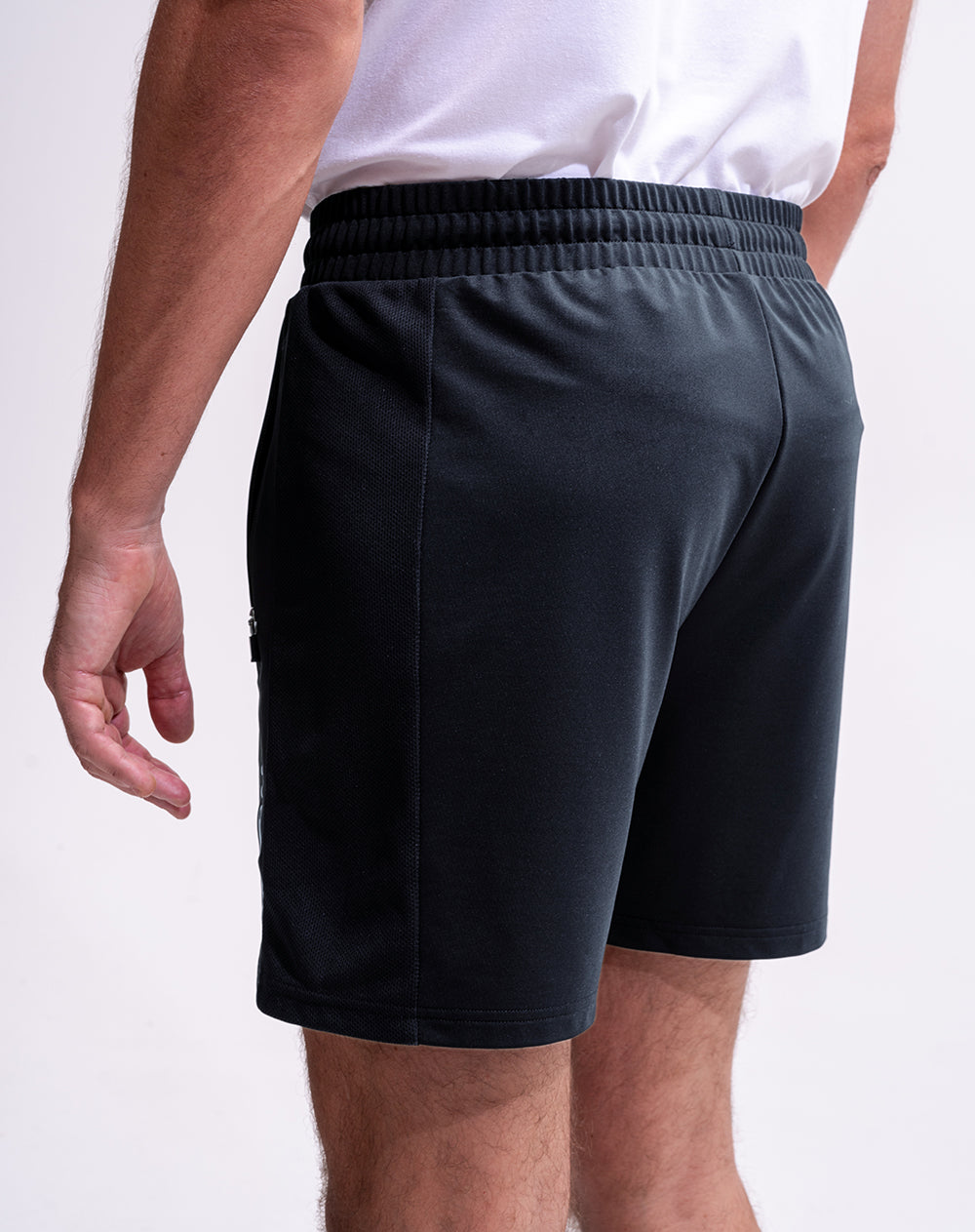 Pantaloneta deportiva control humedad negra hombre