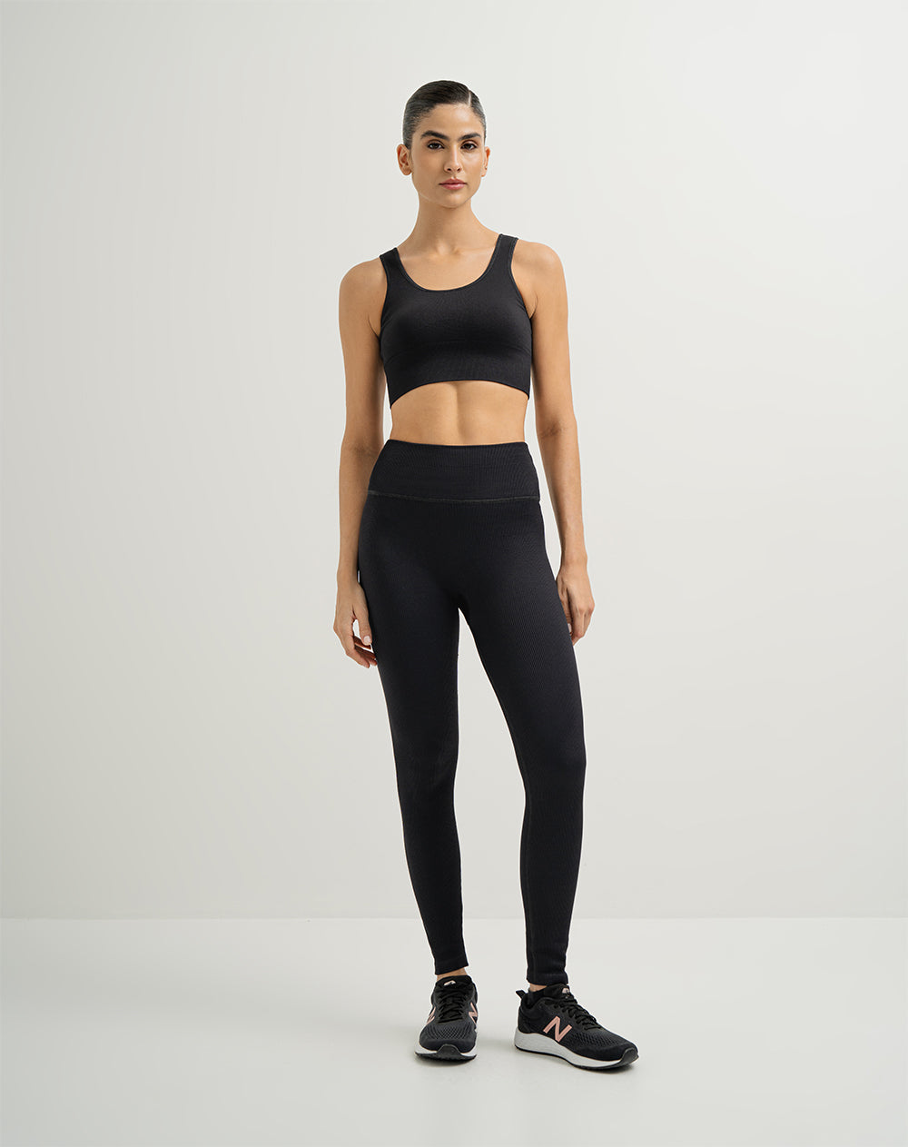 Top deportivo soporte alto seamless sin costura negro