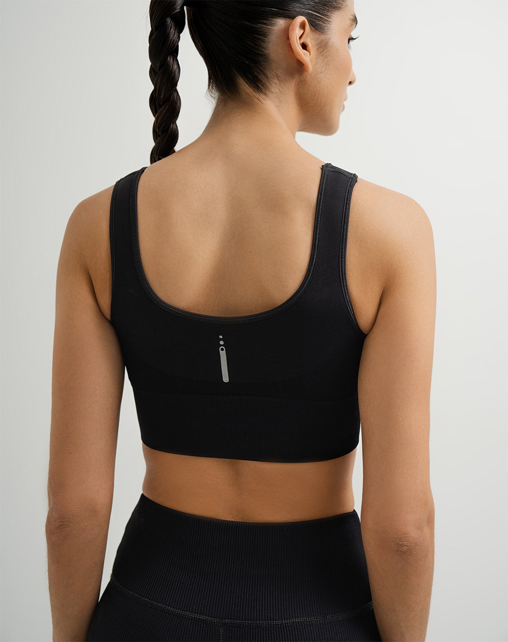 Top deportivo soporte alto seamless sin costura negro