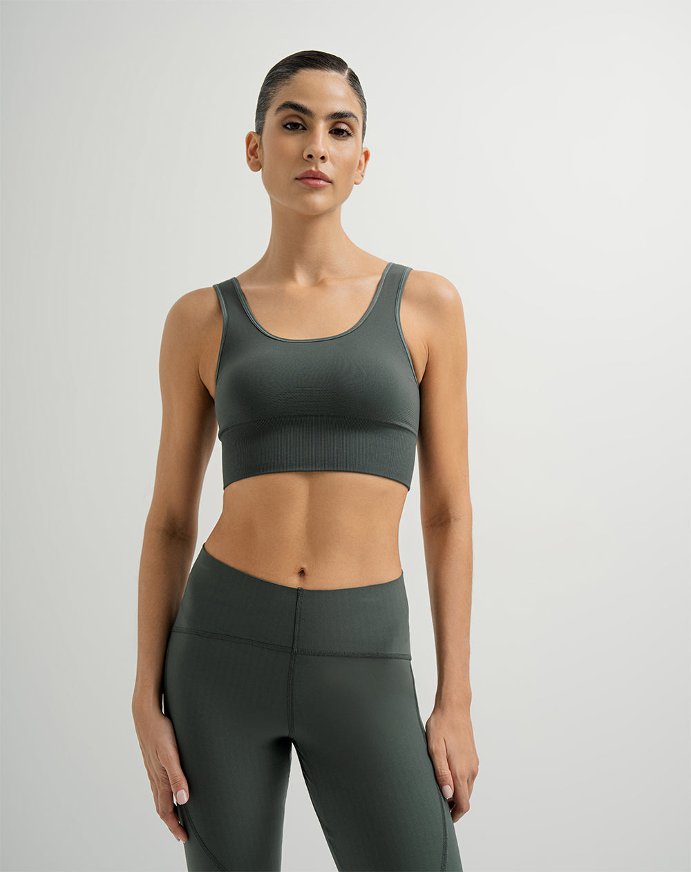 Top deportivo soporte alto seamless sin costura verde