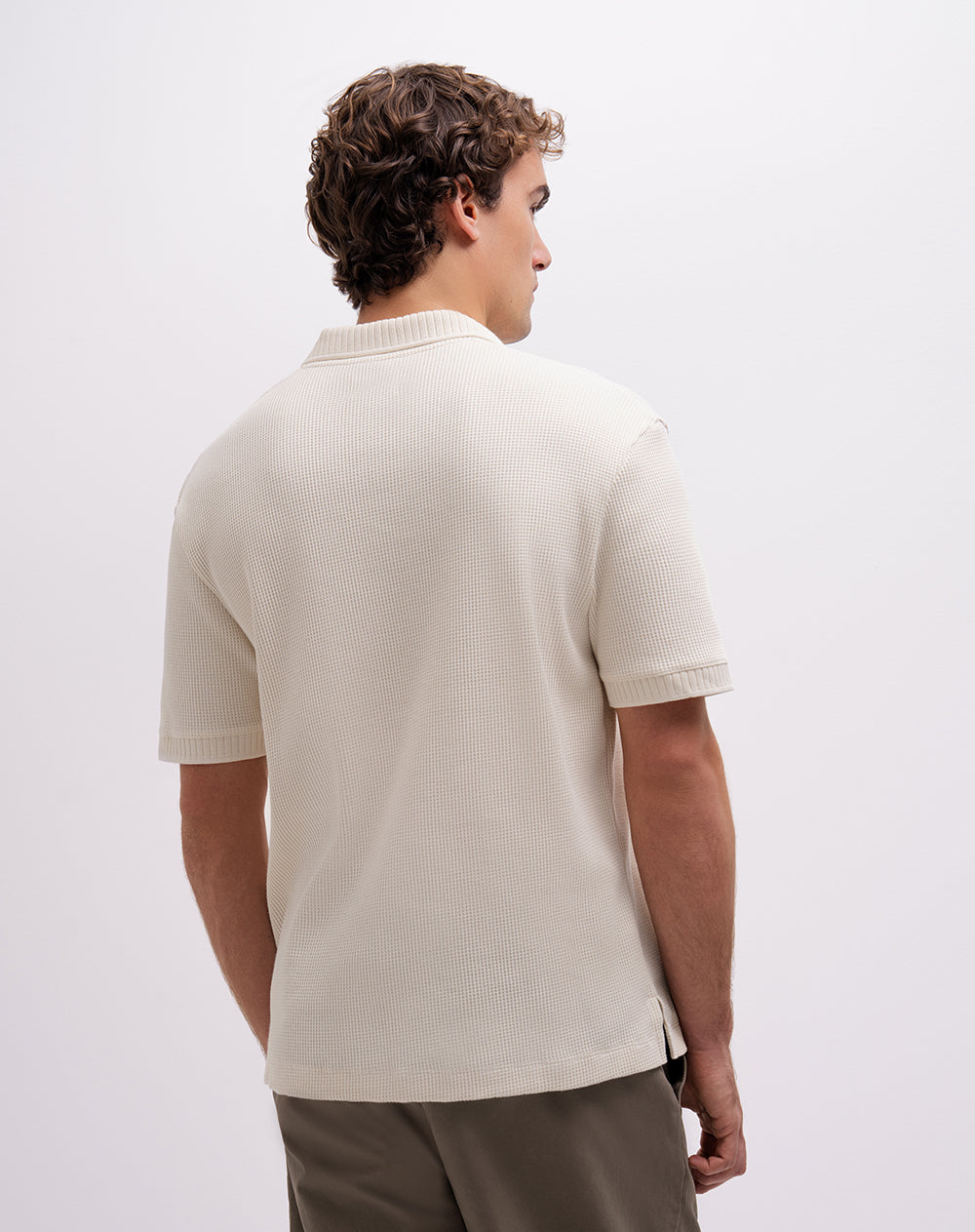 Polo regular tejida avena hombre