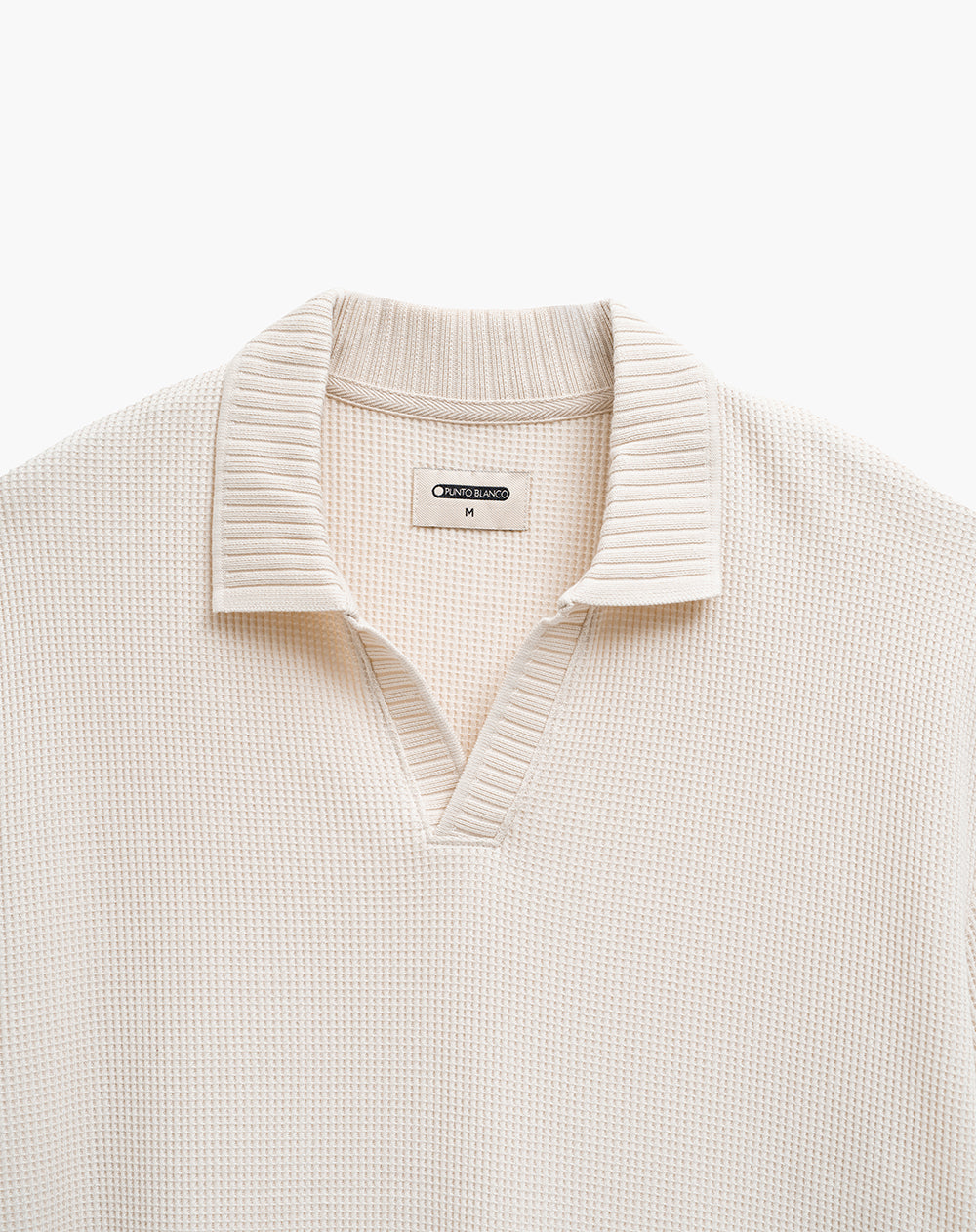 Polo regular tejida avena hombre