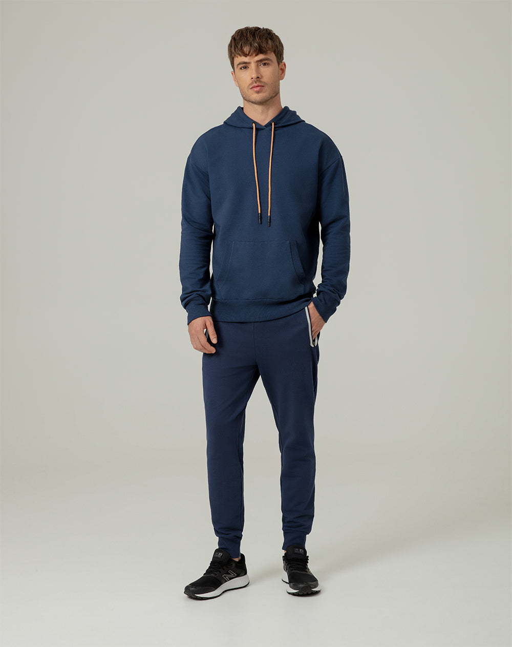Jogger de algodón sostenible azul para hombre