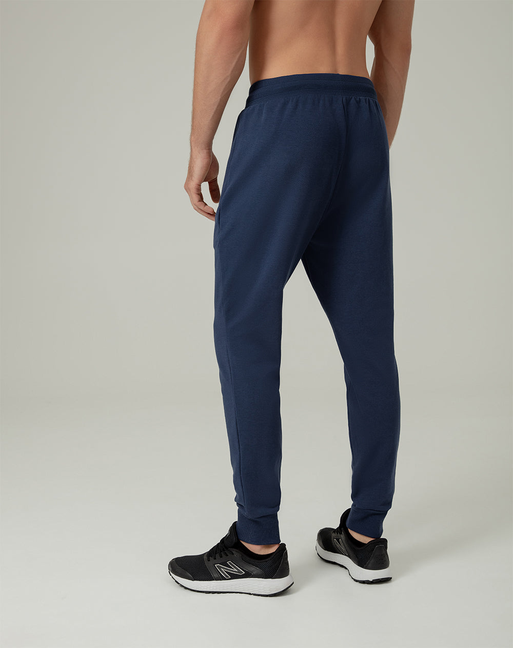 Jogger de algodón sostenible azul para hombre