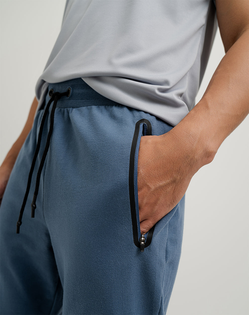Jogger de algodón sostenible azul para hombre